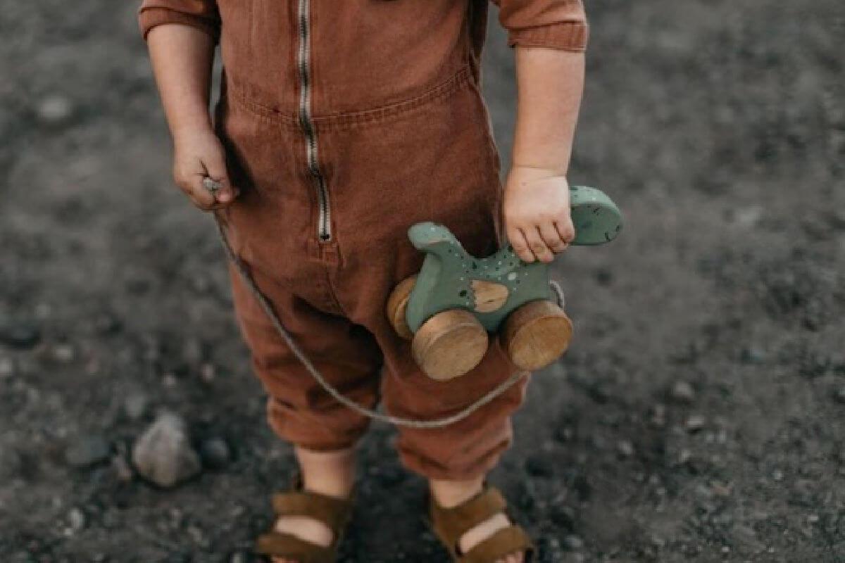 minimalist toys for 3 year old