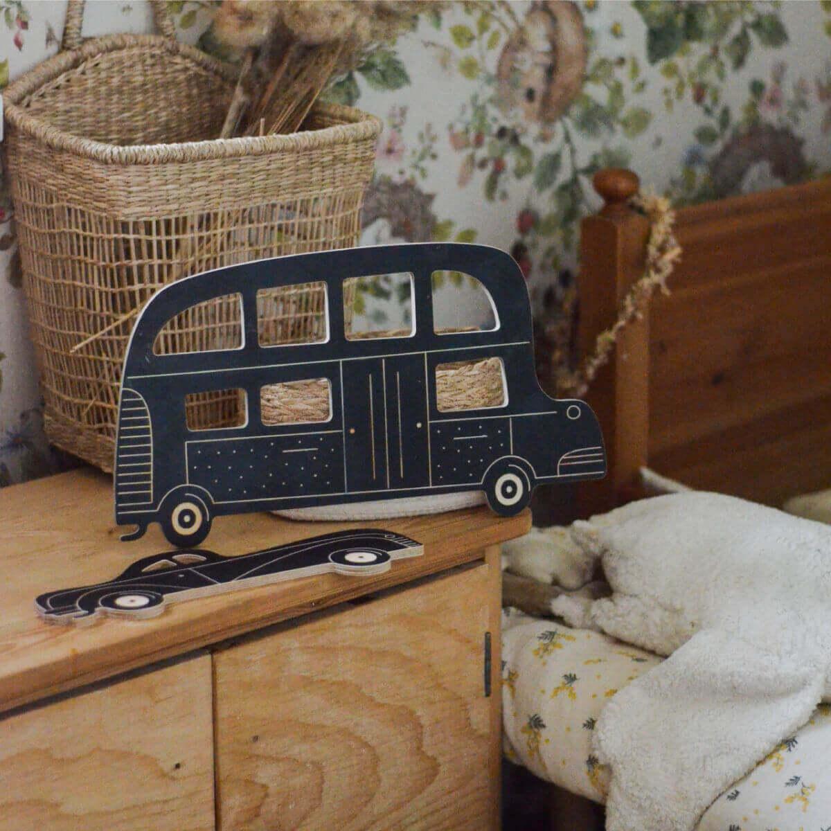 milin-retro-bus-wooden-chalkboard-with-chalks