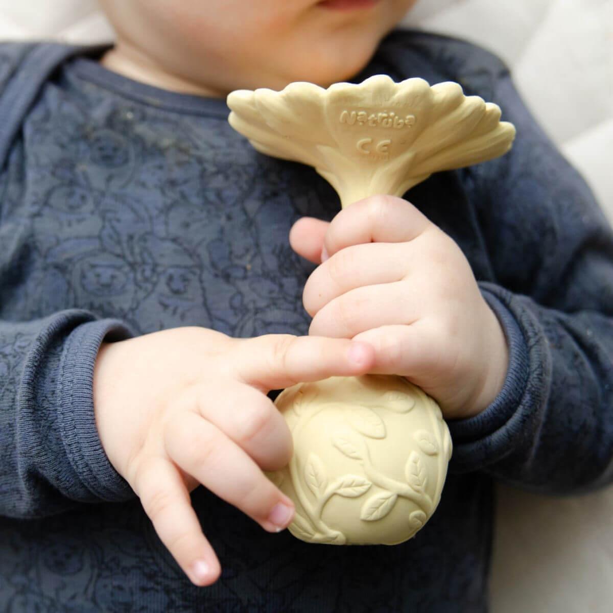 Natruba natural rubber baby rattle in daisy flower
