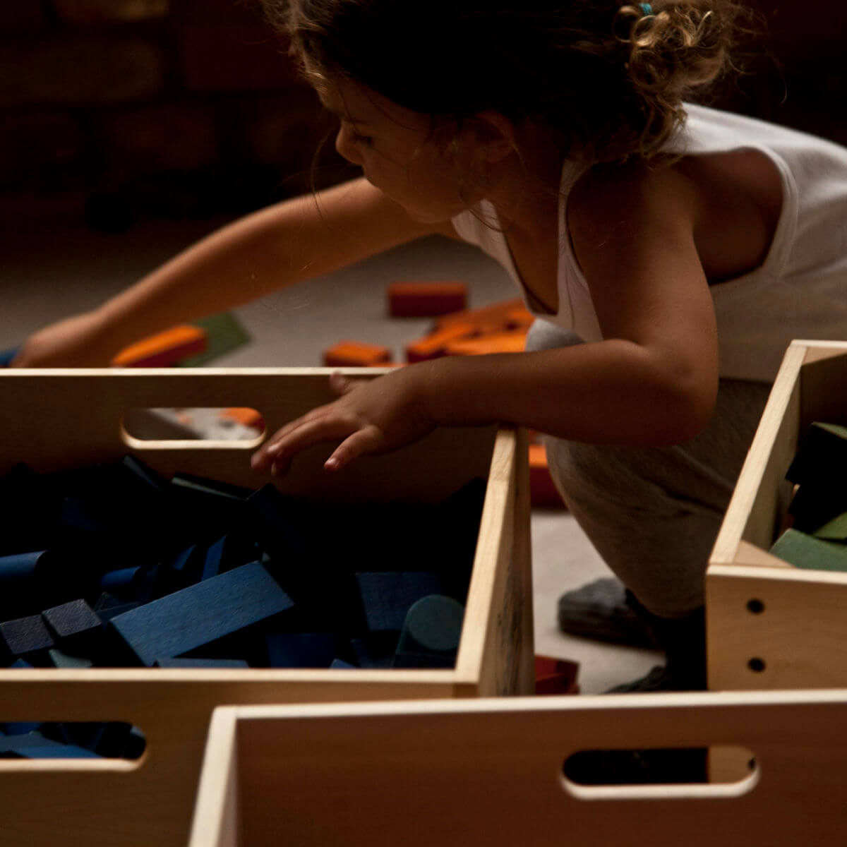 wooden building blocks in sack 100 pieces in rainbow colours by wooden story