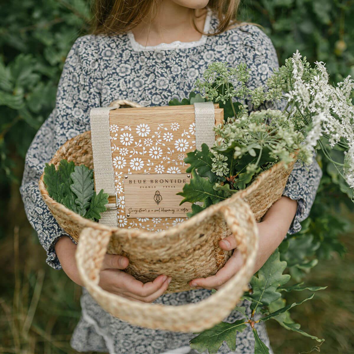 wooden flower press with straps in delicate daisy, flower pressing at blue brontide uk