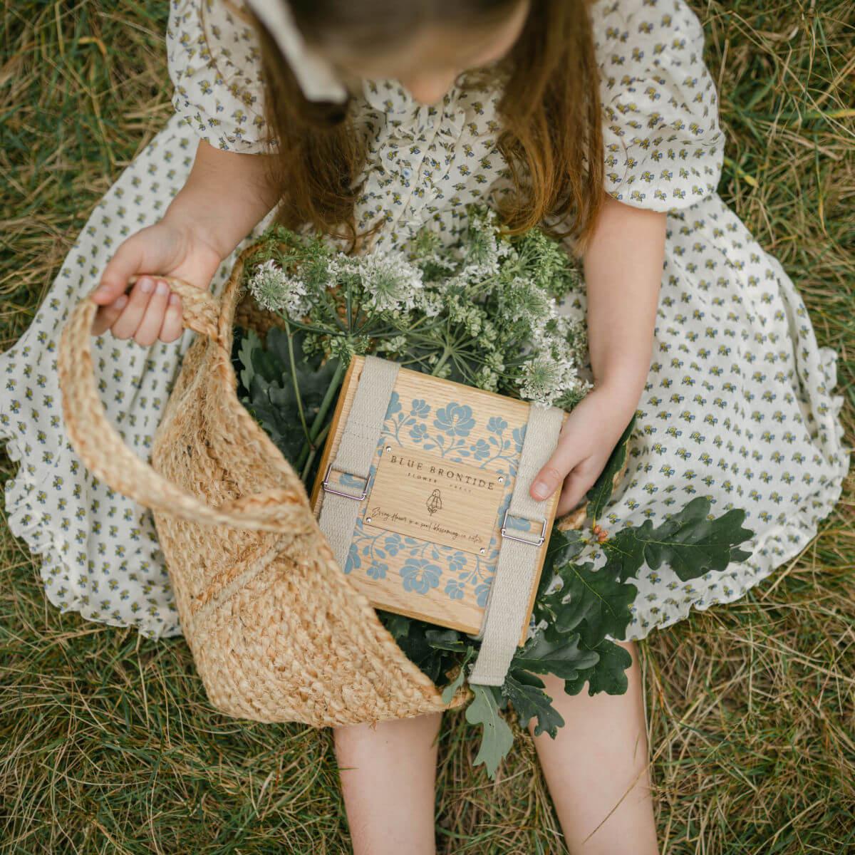 wooden flower press with straps - flower pressing at blue brontide uk