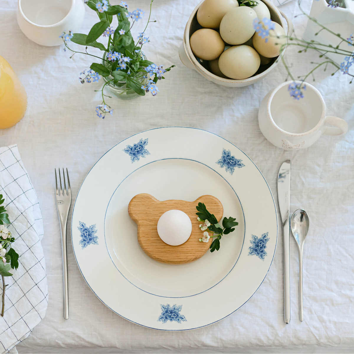 childrens wooden egg cup in a bear design at blue brontide uk