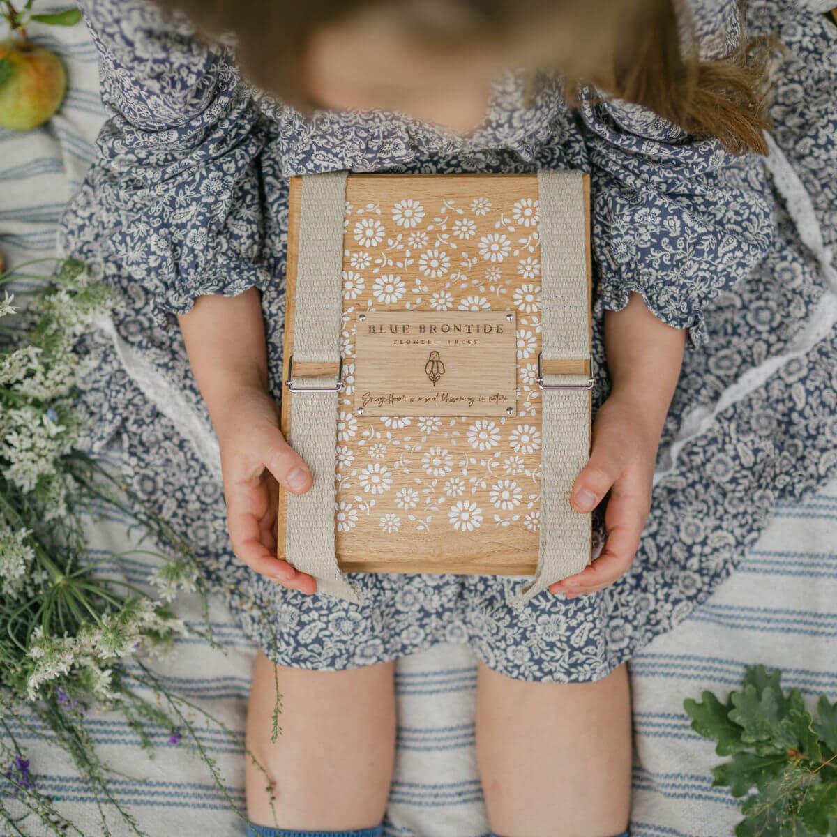 wooden flower press with straps in delicate daisy, flower pressing at blue brontide uk