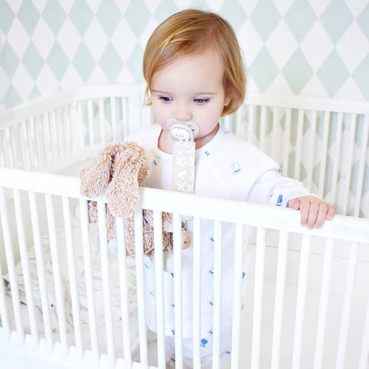 organic dummy clip, pacifier clip, soother clip in alabaster kisses design at blue brontide uk