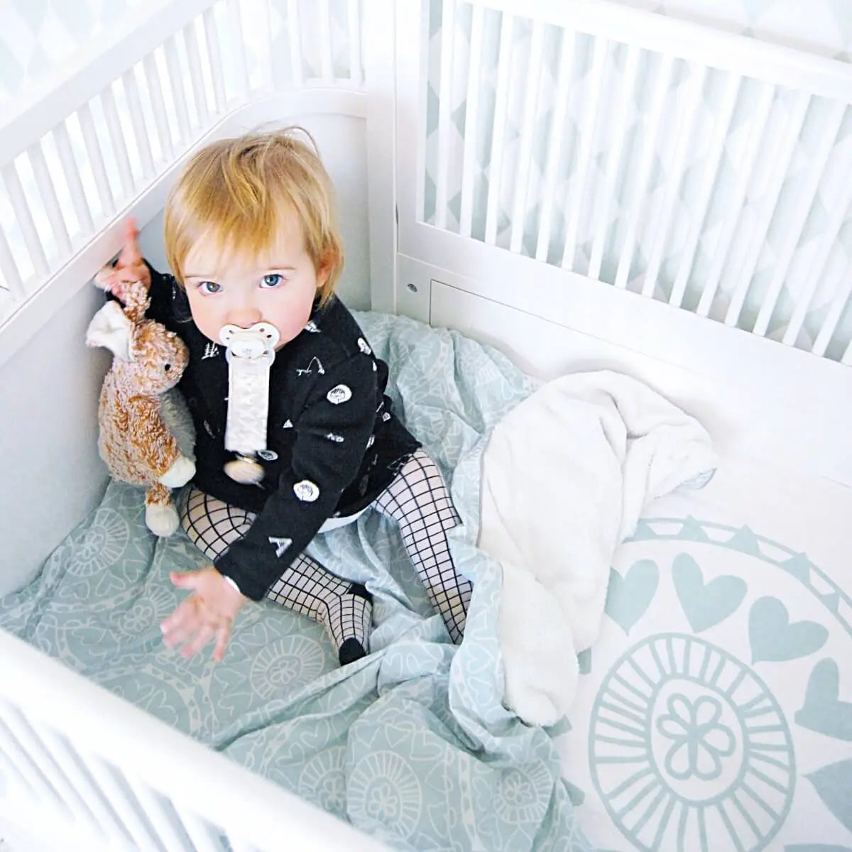 organic dummy clip, pacifier clip, soother clip in alabaster kisses design at blue brontide uk