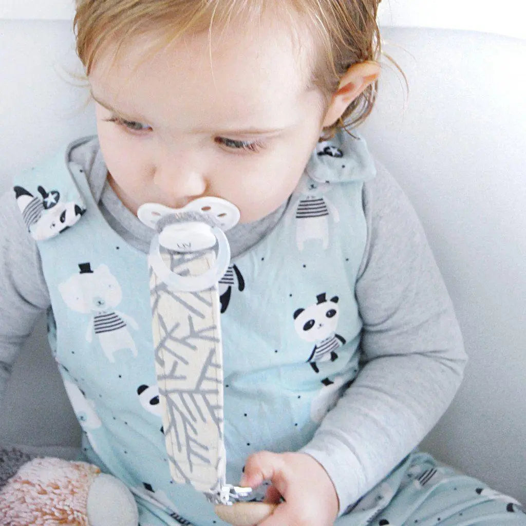 organic dummy clip, pacifier clip at blue brontide uk