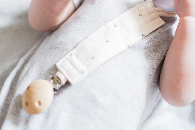 organic dummy clip, pacifier clip, soother clip in xox design at blue brontide uk