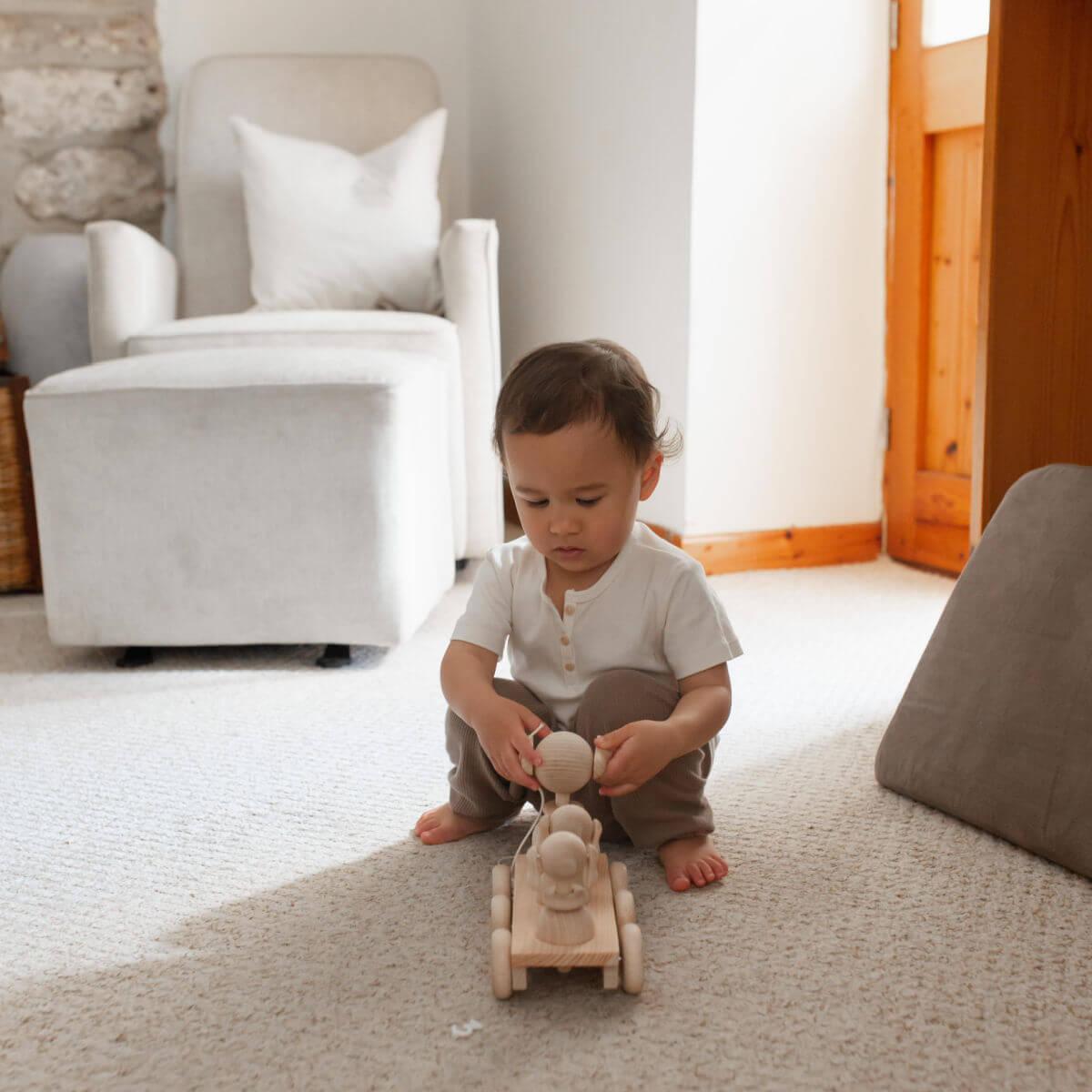 wooden pull along toy bobbing dog at blue brontide UK