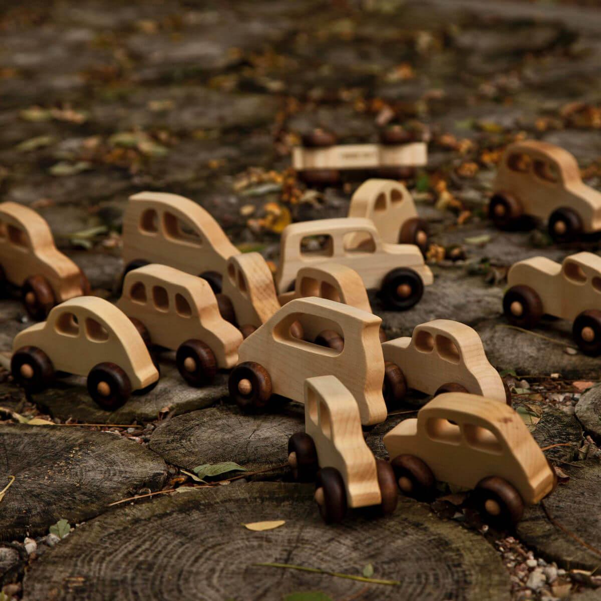 wooden english taxi car toy by wooden story 