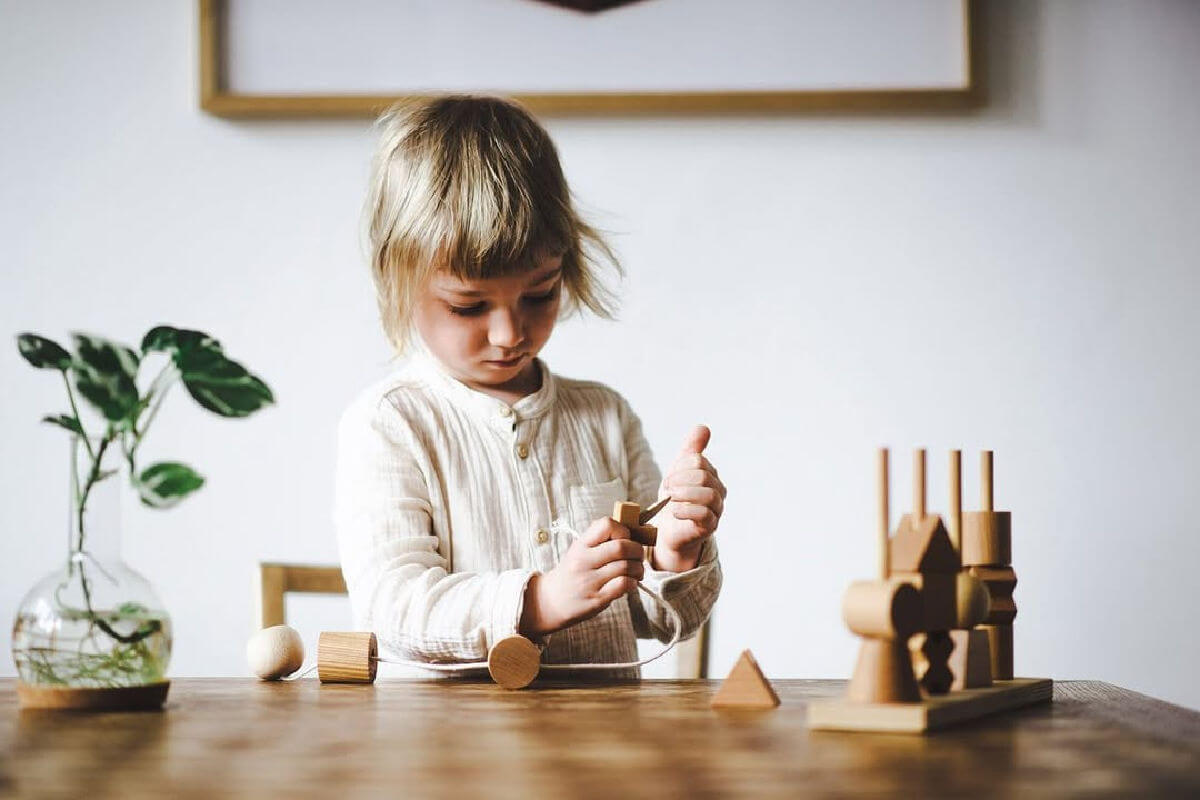 How to Encourage Independent Play in Toddlers