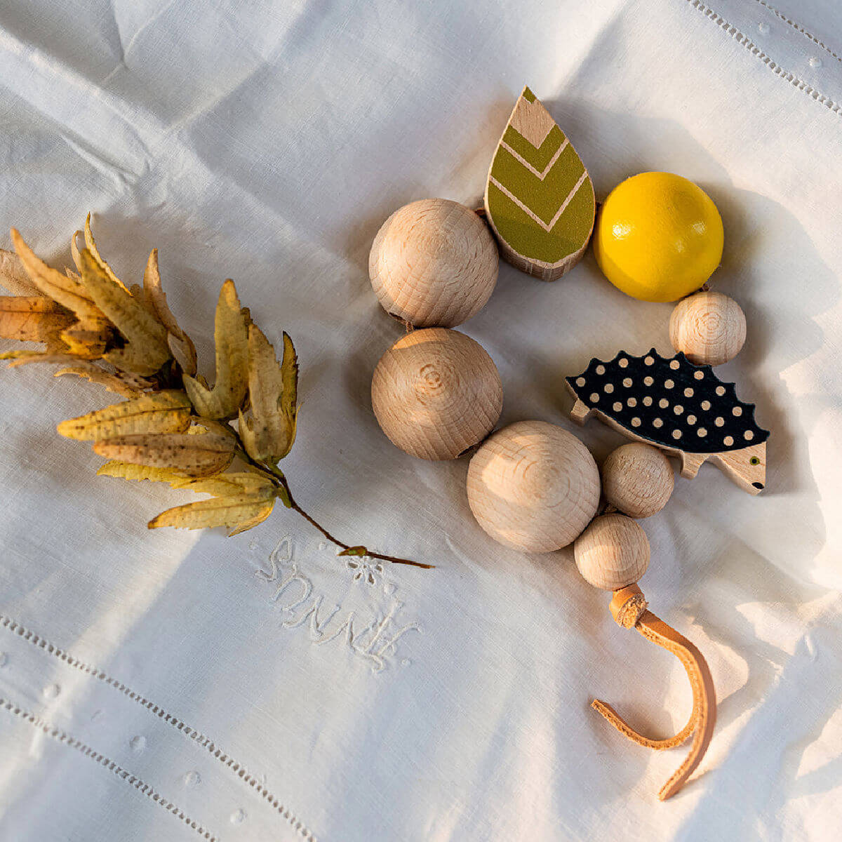 wooden teething toy hedgehog by Eperfa