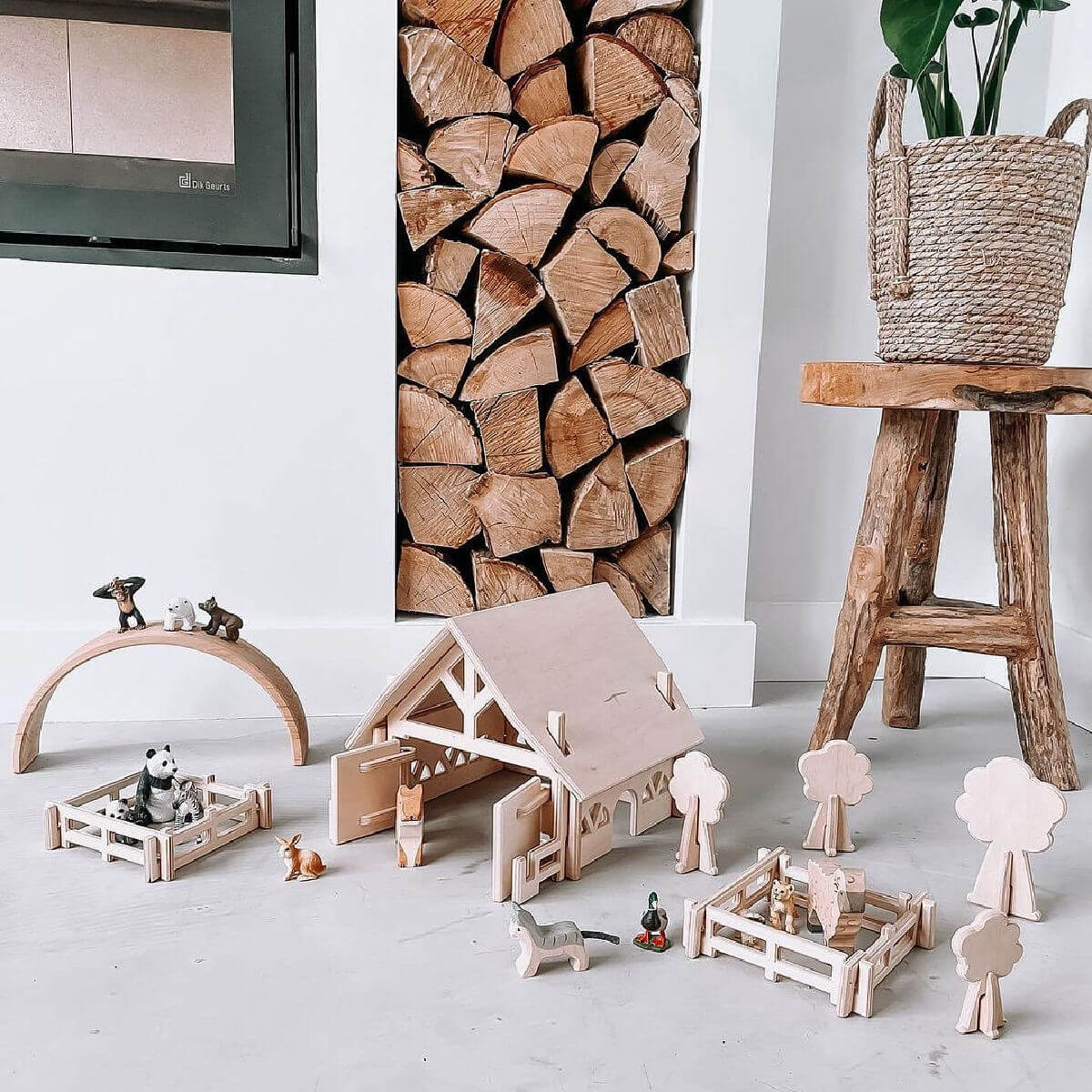 wooden farm house and farm animals playset by lovelties