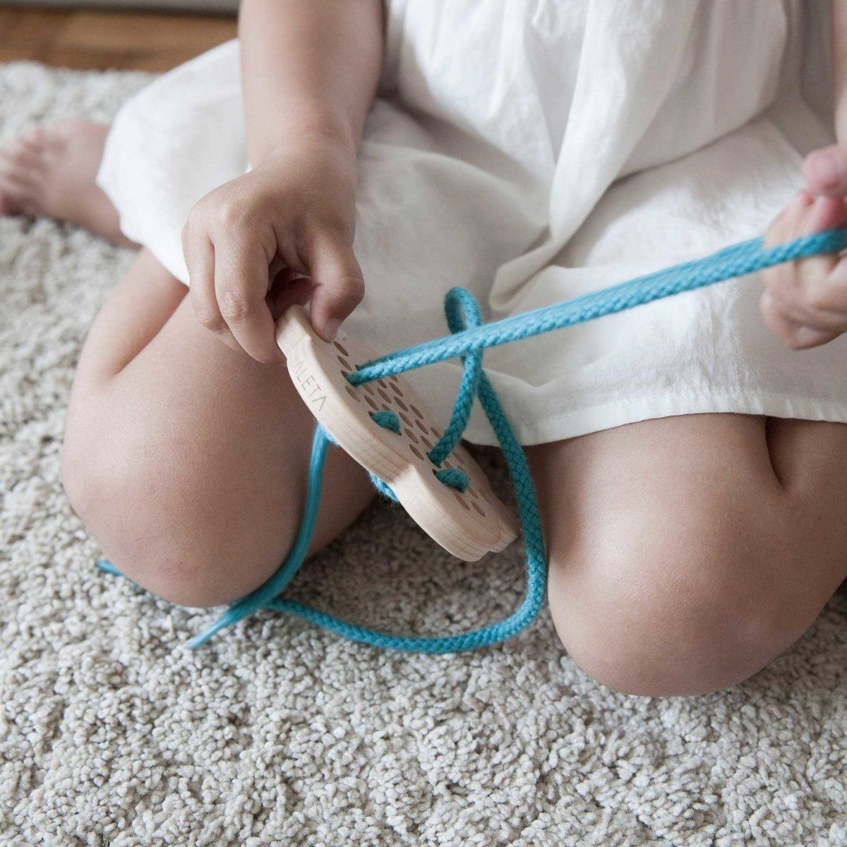 Natural Wooden Children's Lacing / Threading Toy - Cloud - Bluebrontide