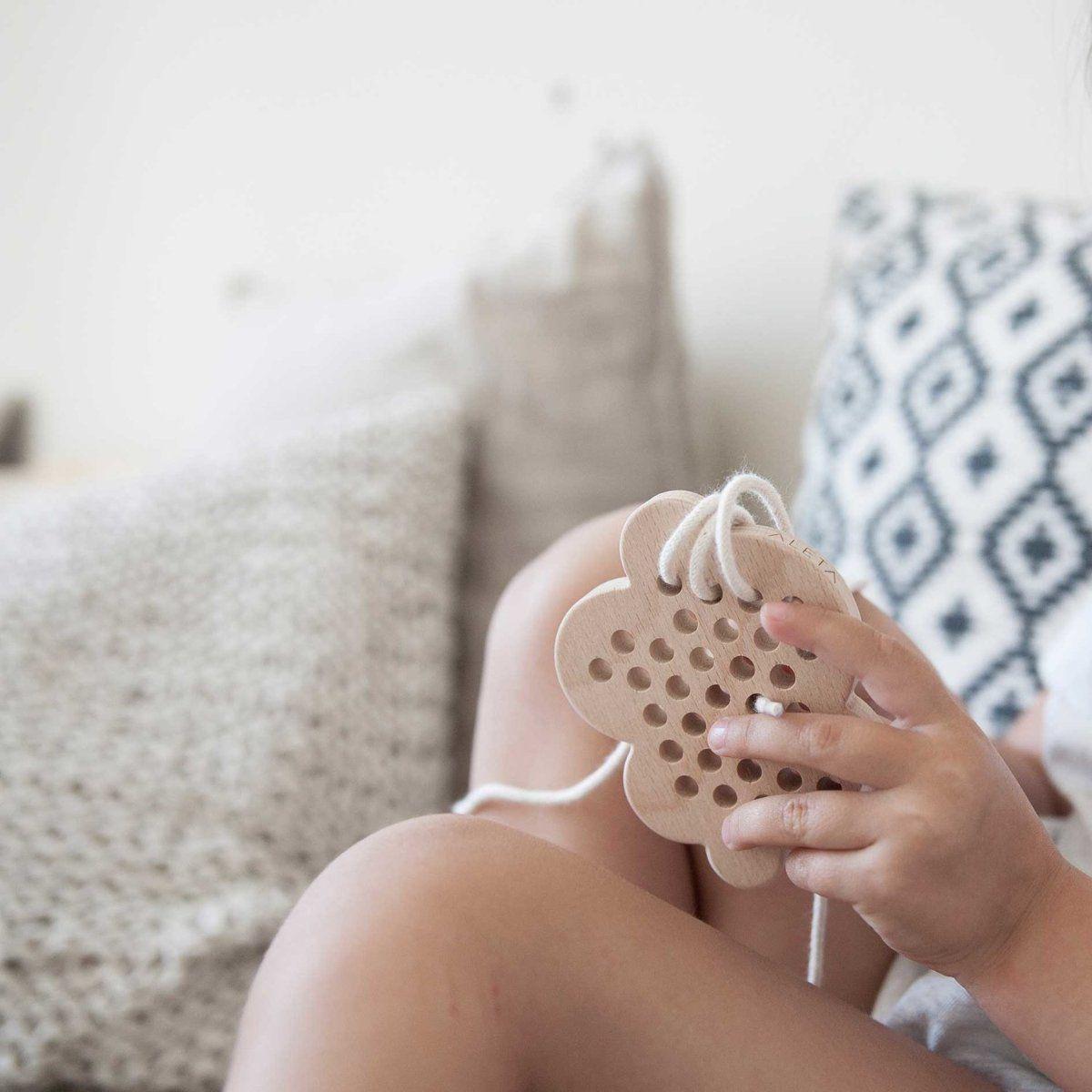 Natural Wooden Children's Lacing / Threading Toy - Cloud - Bluebrontide