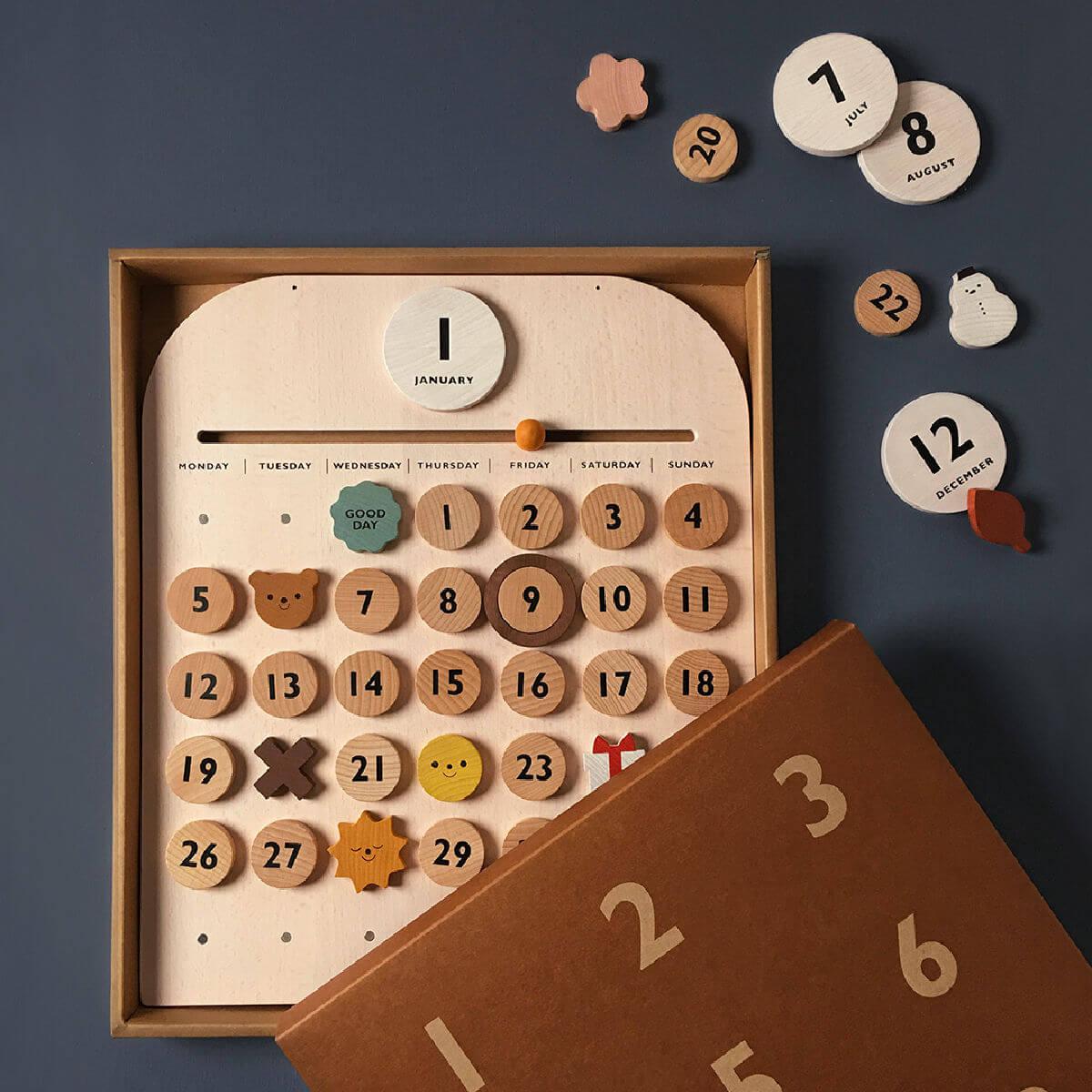 moon picnic wooden toy calendar 