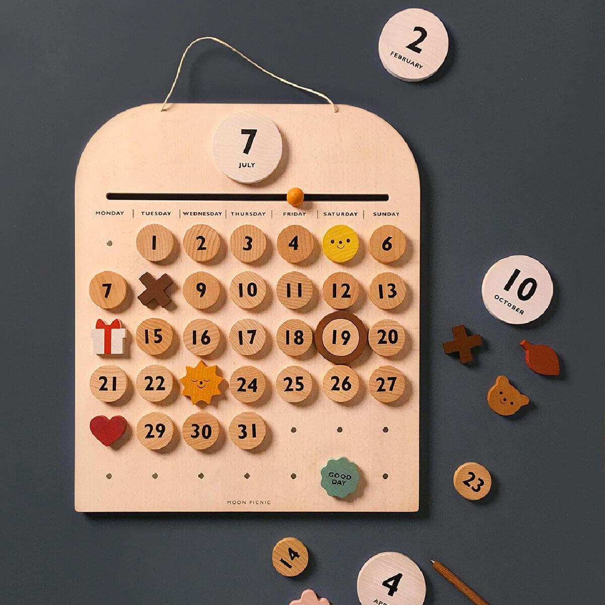 moon picnic wooden toy calendar 