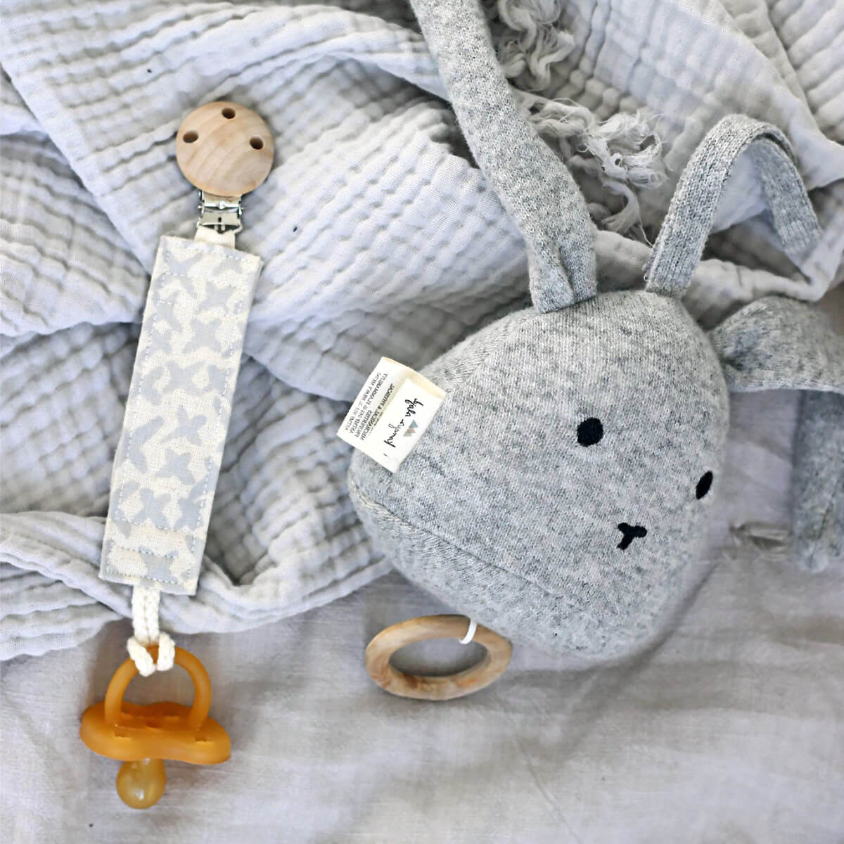 organic dummy clips, pacifier clips, soother clips in soft grey kisses at blue brontide uk