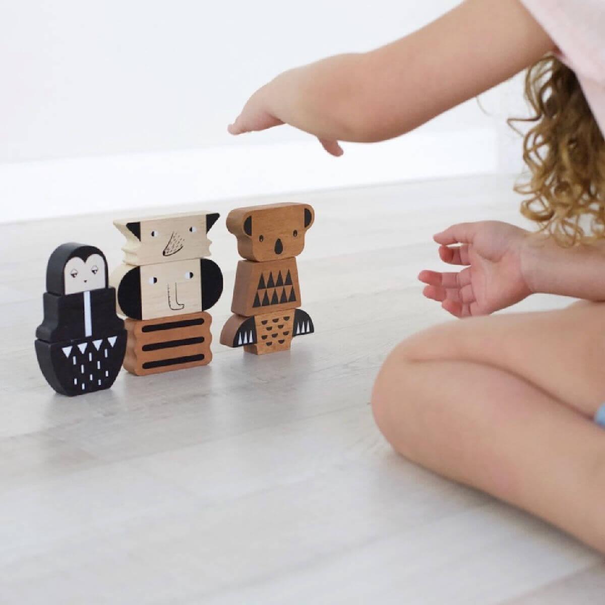 wee-gallery-animal-tower-wild-wooden-stacking-blocks