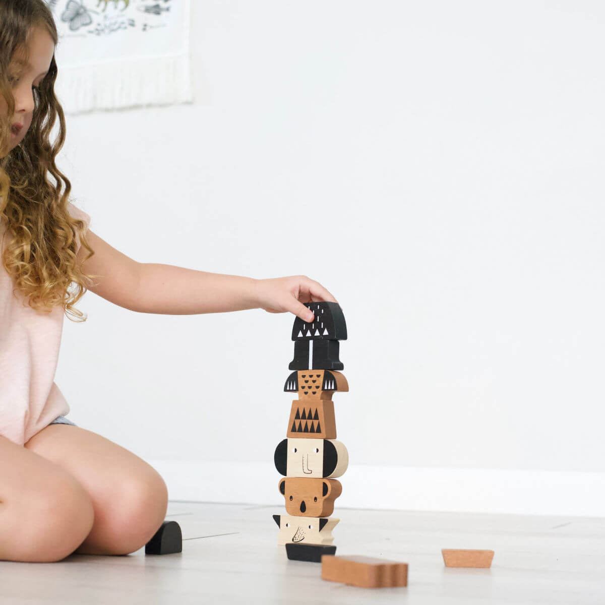 wee-gallery-animal-tower-wild-wooden-stacking-blocks