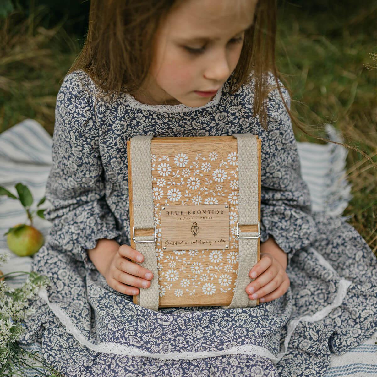 wooden flower press with straps in delicate daisy, flower pressing at blue brontide uk
