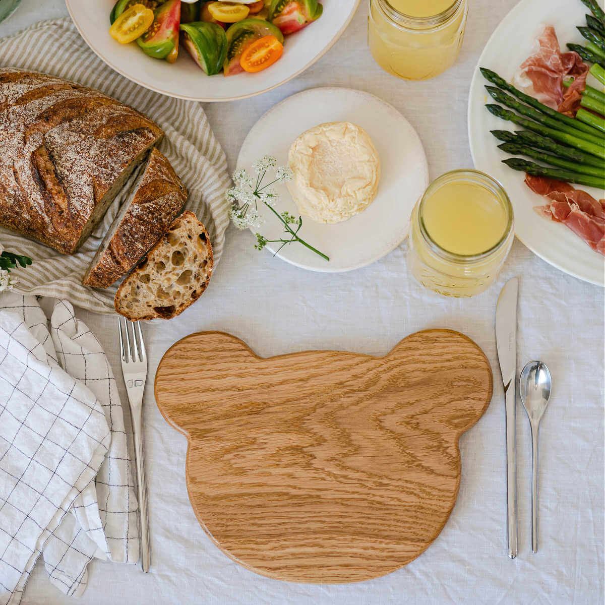 Childrens wooden bear treat board, breakfast board, chopping board at blue brontide UK