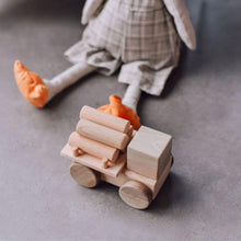 wooden-logging-truck-toy-lislis