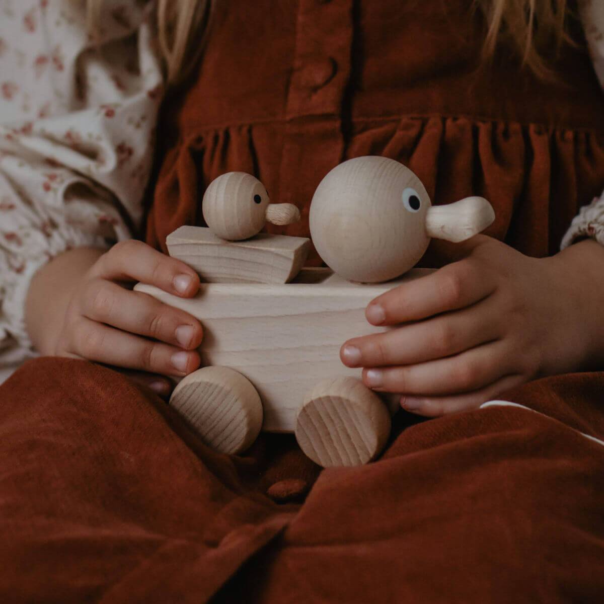 wooden pull along toy duck & duckling